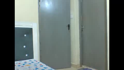 mimi online show from March 3, 5:08 pm