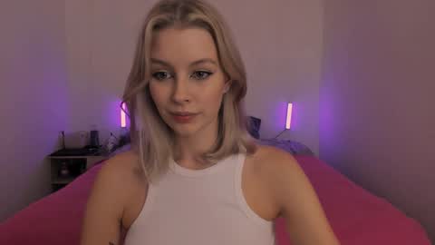 Ellie Mia online show from December 4, 4:38 pm