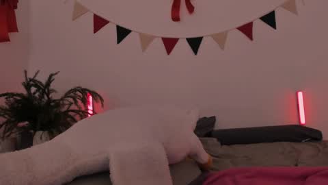 Ellie Mia online show from January 8, 4:22 pm