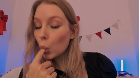 Ellie Mia online show from January 24, 7:49 pm