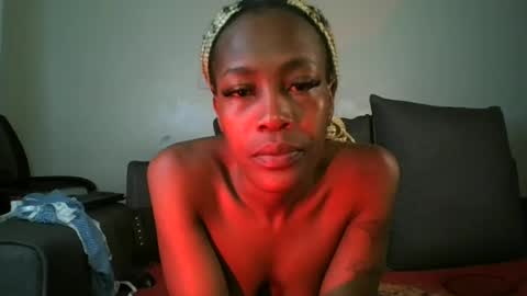 Snapshot of sexy_momah chatting on June 18, 12:33 am SEXY MOMAH online show from June 18, 12:33 am