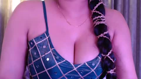 Snapshot of sexy_myra18 chatting on May 13, 5:05 am myra online show from May 13, 5:05 am