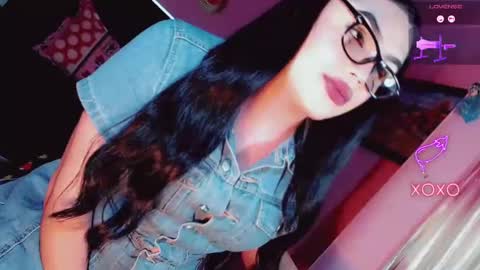 Snapshot of sexy_mysterious_dirty_girl chatting on October 16, 9:38 pm queen online show from October 16, 9:38 pm