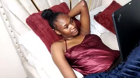 Nyla online show from April 18, 6:56 pm