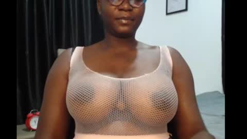 Snapshot of sexy_pearl12 chatting on April 30, 7:14 am zoe online show from April 30, 7:14 am