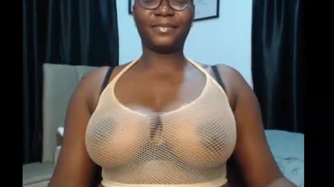 Snapshot of sexy_pearl12 chatting on May 12, 5:54 pm zoe online show from May 12, 5:54 pm