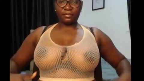 Snapshot of sexy_pearl12 chatting on May 16, 6:32 am zoe online show from May 16, 6:32 am