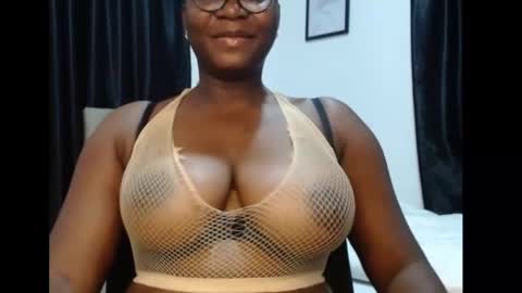 Snapshot of sexy_pearl12 chatting on May 30, 7:16 am zoe online show from May 30, 7:16 am