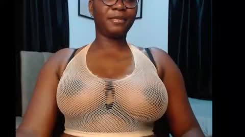 Snapshot of sexy_pearl12 chatting on June 13, 7:06 am zoe online show from June 13, 7:06 am