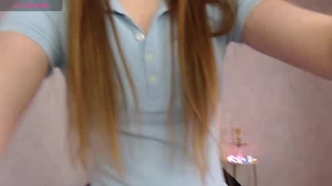 Snapshot of sexy_sansa chatting on February 5, 4:33 pm Alina online show from February 5, 4:33 pm