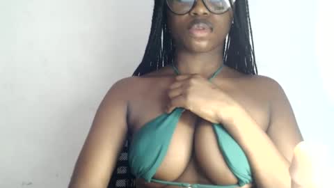 Snapshot of sexy_sinaha chatting on January 10, 4:20 pm naomi online show from January 10, 4:20 pm