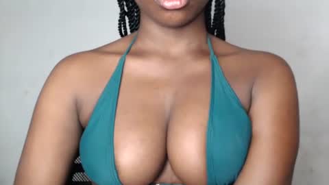 Snapshot of sexy_sinaha chatting on October 19, 11:11 am naomi online show from October 19, 11:11 am