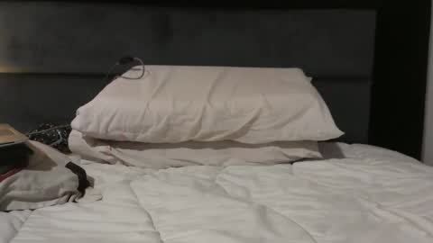 Snapshot of sexy_stepbro chatting on December 16, 11:18 pm sexy_stepbro online show from December 16, 11:18 pm