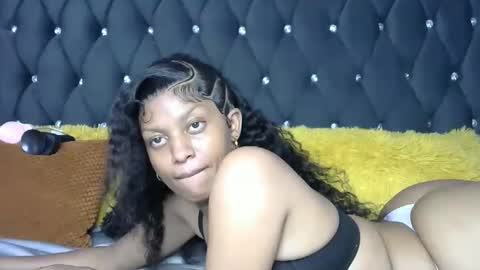 sexy_zainaa online show from April 17, 7:28 pm