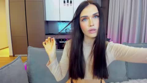 Lou online show from December 3, 8:06 pm