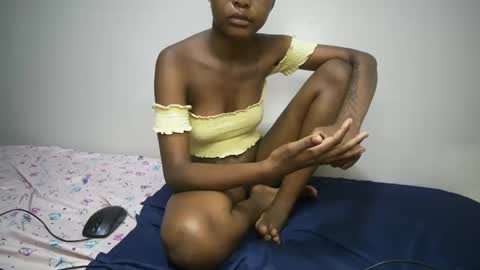 sexyasspetitte_ online show from January 10, 3:07 am