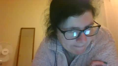 Snapshot of sexybabe41 chatting on December 17, 11:55 pm sexymilfy online show from December 17, 11:55 pm