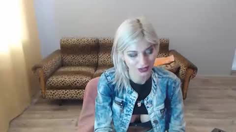 Snapshot of sexybeatriice chatting on December 27, 10:45 am sexybeatriice online show from December 27, 10:45 am