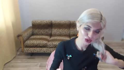 Snapshot of sexybeatriice chatting on January 7, 7:20 am sexybeatriice online show from January 7, 7:20 am