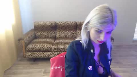 Snapshot of sexybeatriice chatting on February 18, 7:21 am sexybeatriice online show from February 18, 7:21 am