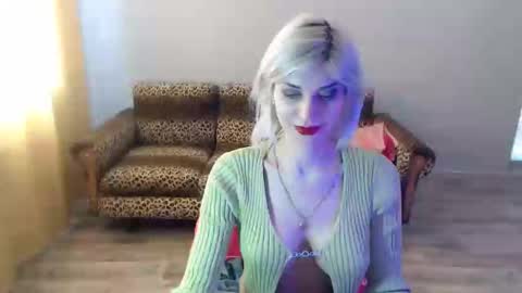 Snapshot of sexybeatriice chatting on March 3, 1:31 pm sexybeatriice online show from March 3, 1:31 pm