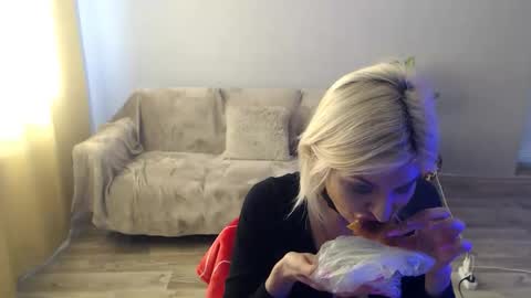 sexybeatriice online show from March 31, 6:25 am