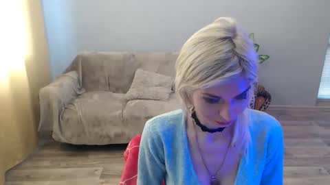 Snapshot of sexybeatriice chatting on April 27, 7:39 am sexybeatriice online show from April 27, 7:39 am