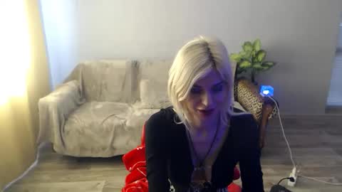 Snapshot of sexybeatriice chatting on May 13, 7:06 am sexybeatriice online show from May 13, 7:06 am