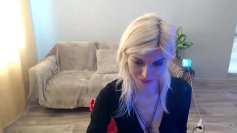 Snapshot of sexybeatriice chatting on May 15, 6:42 am sexybeatriice online show from May 15, 6:42 am