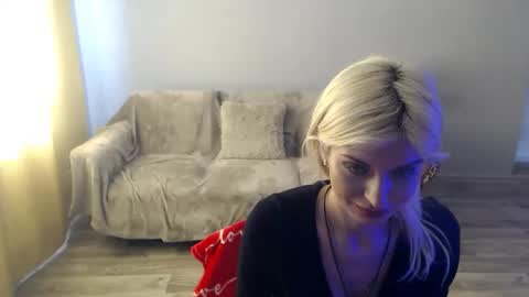 Snapshot of sexybeatriice chatting on May 16, 7:05 am sexybeatriice online show from May 16, 7:05 am