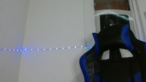 Snapshot of sexyboy_bigclit chatting on November 8, 10:52 pm Iker online show from November 8, 10:52 pm