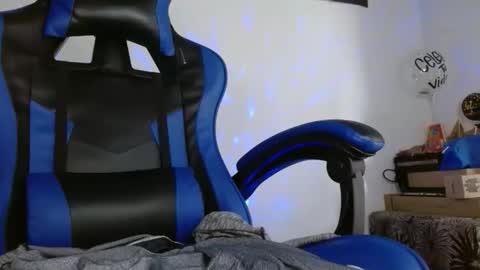 Snapshot of sexyboy_bigclit chatting on November 28, 3:04 pm Iker online show from November 28, 3:04 pm