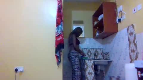 Essy online show from December 14, 11:37 am