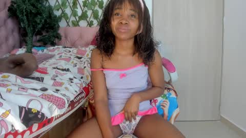 Snapshot of sexybrunnetem chatting on December 23, 8:44 am sofia online show from December 23, 8:44 am