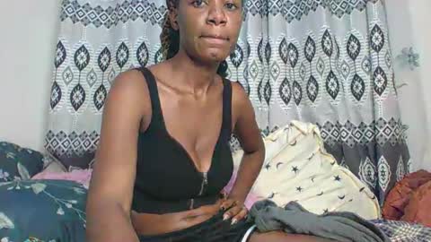 Snapshot of sexycarinah chatting on February 21, 7:37 pm Carinah online show from February 21, 7:37 pm