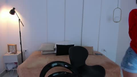 chanell and yina online show from January 16, 12:31 pm