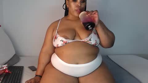 Snapshot of sexychill2000 chatting on September 27, 2:27 am SEXYCHILL online show from September 27, 2:27 am