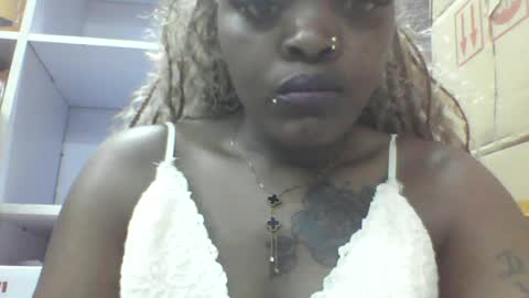 Snapshot of sexydee101436 chatting on June 23, 1:09 pm sexydee101436 online show from June 23, 1:09 pm