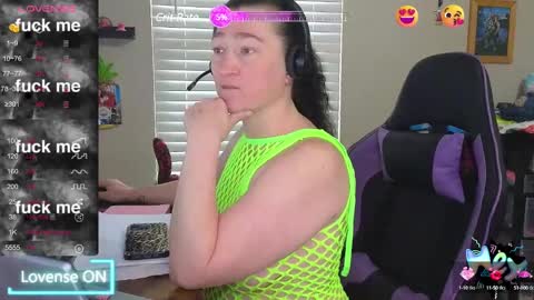 Snapshot of sexydistraction1 chatting on February 6, 5:09 pm  SexyDistraction  online show from February 6, 5:09 pm