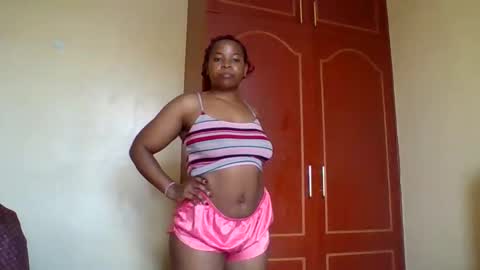 Snapshot of sexydivaslut_2 chatting on June 6, 8:52 am sexydivaslut_2 online show from June 6, 8:52 am