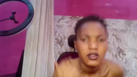Snapshot of sexydoll32 chatting on May 5, 9:17 am sexydoll32 online show from May 5, 9:17 am