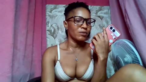 Snapshot of sexydoll32 chatting on July 12, 12:18 pm sexydoll32 online show from July 12, 12:18 pm