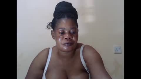 Snapshot of sexydove2 chatting on February 17, 7:21 pm EMILY online show from February 17, 7:21 pm