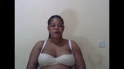 Snapshot of sexydove2 chatting on February 18, 3:31 am EMILY online show from February 18, 3:31 am