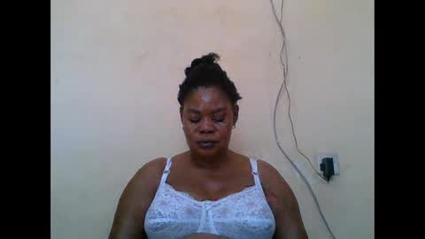 Snapshot of sexydove2 chatting on October 26, 6:52 am EMILY online show from October 26, 6:52 am