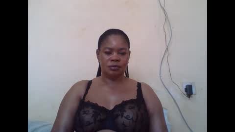 Snapshot of sexydove2 chatting on November 15, 7:16 am EMILY online show from November 15, 7:16 am