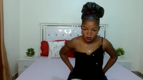 Snapshot of sexyebony256 chatting on February 7, 3:23 am SexyEbony online show from February 7, 3:23 am