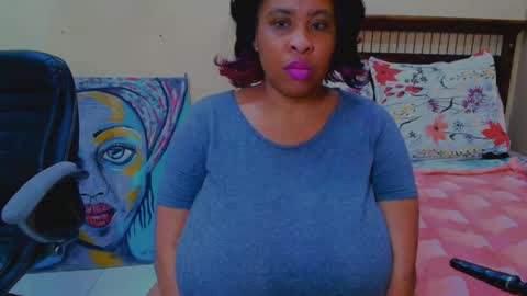 Snapshot of sexyebonylove89 chatting on July 6, 6:32 am sexyebonylove89 online show from July 6, 6:32 am