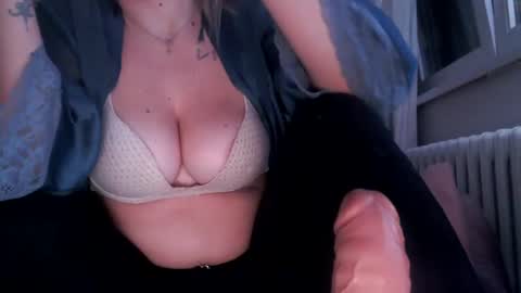 Snapshot of sexyella25 chatting on January 29, 8:35 pm     .... ............ Onlyfans   online show from January 29, 8:35 pm