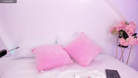 Elyn  online show from January 16, 8:02 pm